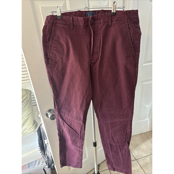 Men's Khakis Skinny Stretch Size 34/32 Burgundy Red - Picture 1 of 3